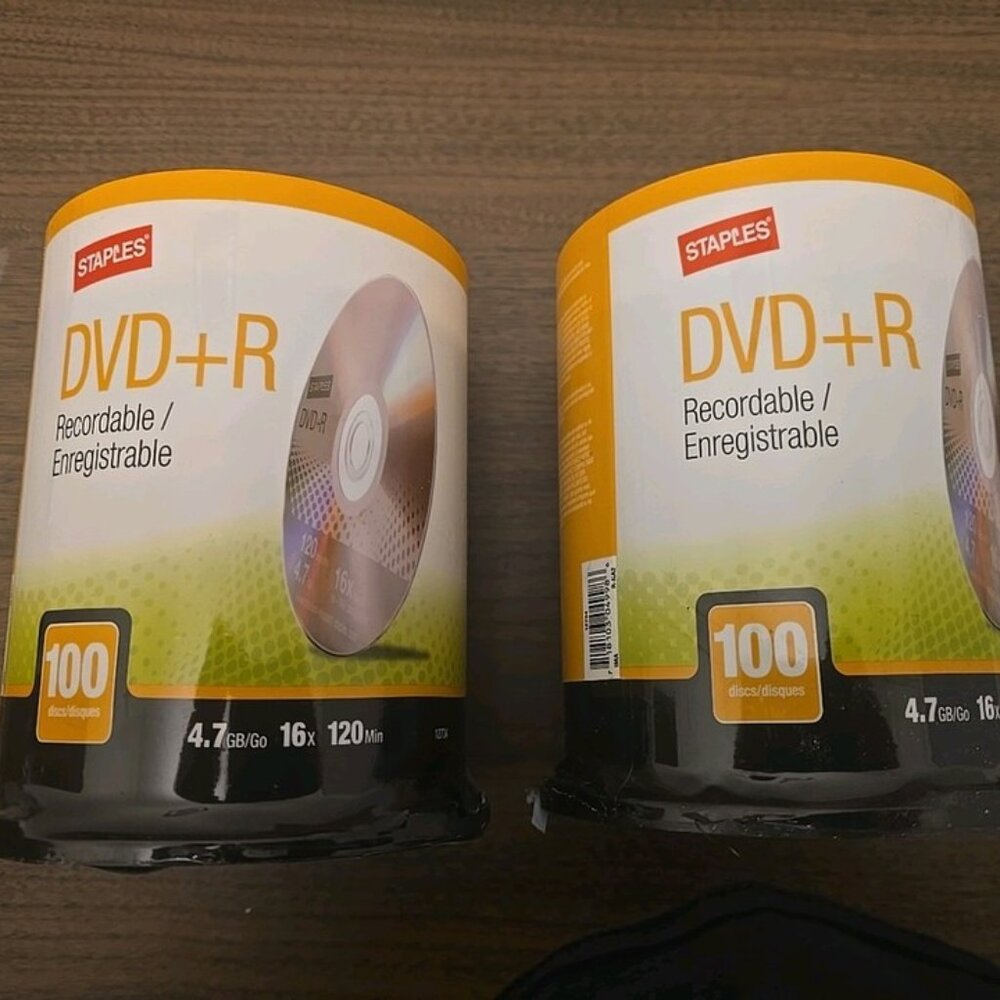 Staples Recordable DVD+R 4.7GB 16x 120min set of 2 packs of 100